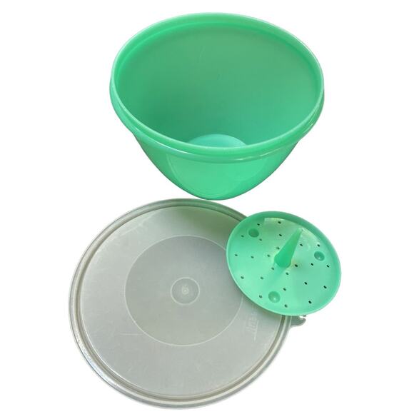 Tupperware Crisp It Lettuce Crisper Spike Cabbage Keeper Domed Lid 679 680 681 - Picture 1 of 13
